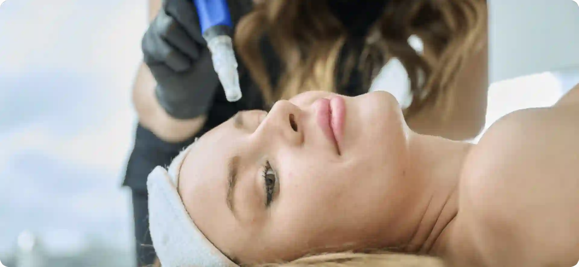How Do Microneedles Trigger New Collagen and Elastin in Loose Skin Wantage?